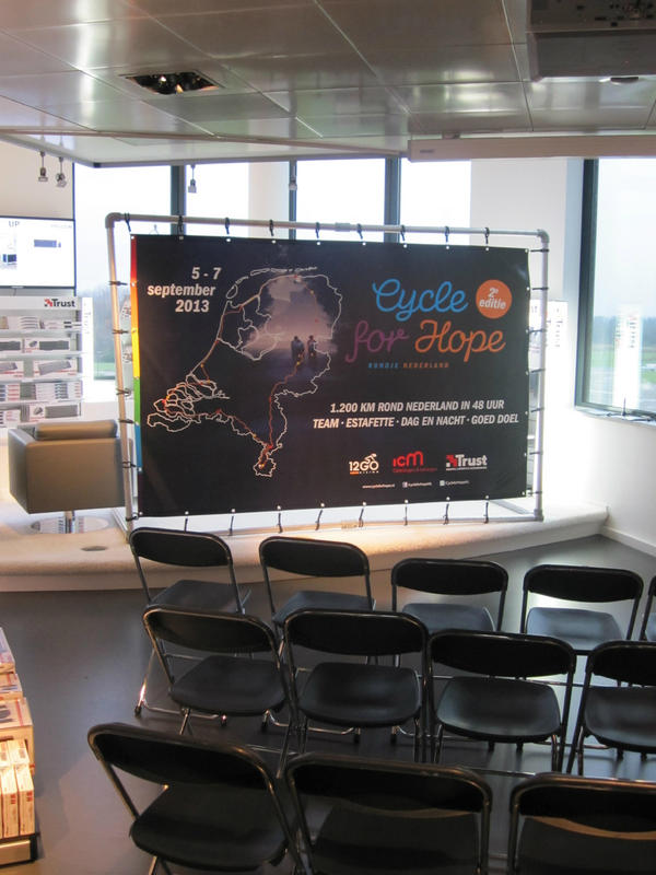 CycleforHopeNL's tweet image. Bussinessclub De Mol uit Dordrecht is vanavond te gast bij onze sponsor Trust #CFH2012 @jeugd_drcdemol @Ploeglijder