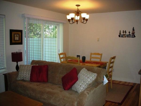 PLUSProperty's tweet photo. New on the market TODAY! Fully furnished, 2 bedroom, 2 bath condo on the Westside! $1,150/month, all utilities paid! http://t.co/yZDQakOP