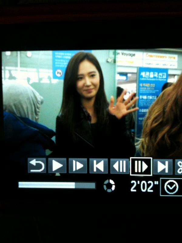 [PICS/FANTAKEN][22/11/2012]SNSD @Airport to Singapore A8QtJY3CAAIePiV