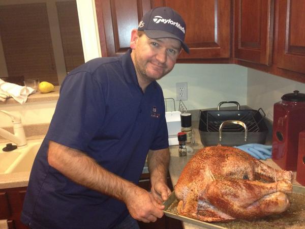 sarah_bartmess's tweet photo. Our first thanksgiving turkey! Jason's doing a great job! @Jbarty1977 http://t.co/U1flJ6pP