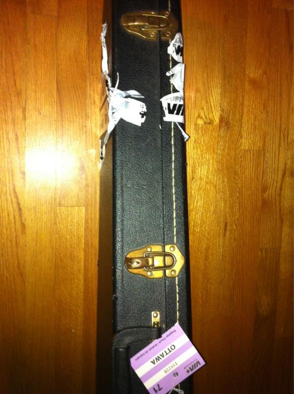 Jodomoho's tweet photo. @viarail
Why was it necessary to open my guitar case? Had to wait 7hrs to retrieve it &amp; made late for a paid session. http://t.co/Tsl59TgQ