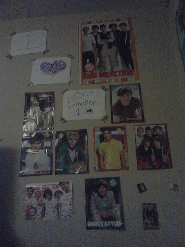 jocelynnleon's tweet photo. Look at my posters and thats just half http://t.co/CSlXpXG5