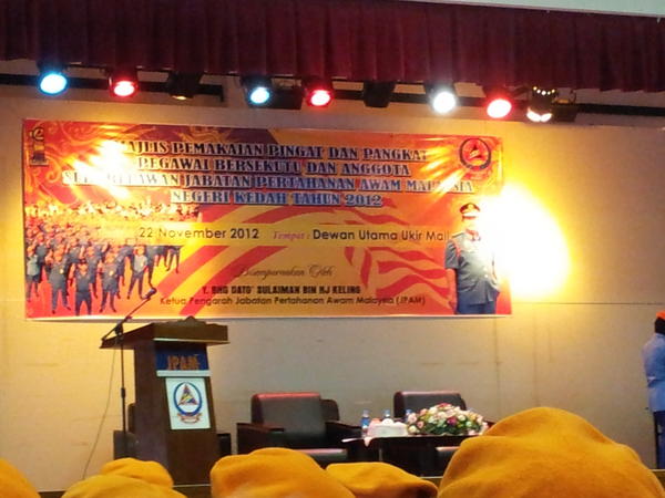 ieka_azzemi's tweet photo. At dewan ukir mall sempena mjlis pemakaian pgkat jpam kedah @IshakJPAM @jpamperlis http://t.co/2wo7j4pX