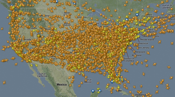 HostInsurance's tweet photo. The amount of planes in the air over the USA right now (for Thanksgiving). http://t.co/G8uXVXSG