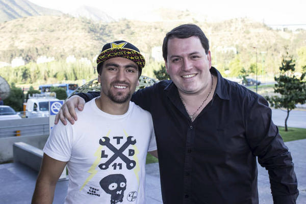 camilo_zamora's tweet photo. Con el gran Javier "astroboy" Villegas invitado a Vive Deportes Noticias... http://t.co/EJI0UVdi