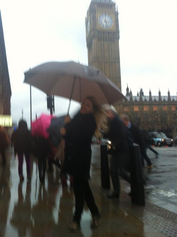 Davobaby's tweet photo. Puuuh..windy! 💋🇬🇧 http://t.co/c0ivmKwV