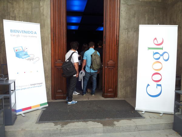 Cadena3Com's tweet photo. El equipo de http://t.co/x4KL8NWM en la jornada de #GoogleEngage http://t.co/JH77sBDw