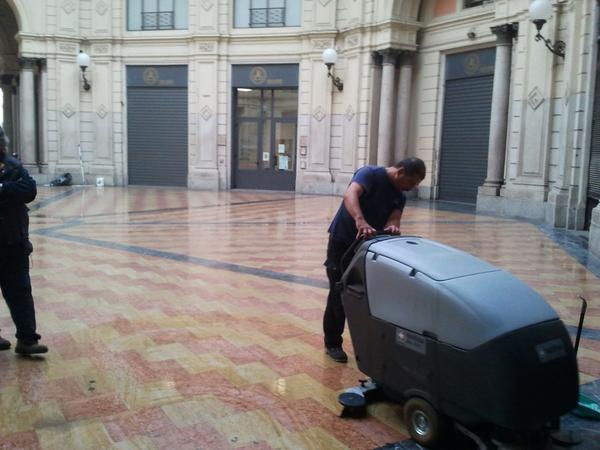 DucPavia's tweet photo. Comune e ASM hanno risposto all'appello di residenti e commercianti restituendo decoro alla Cupola Arnaboldi. Grazie! http://t.co/0BmBcDl1