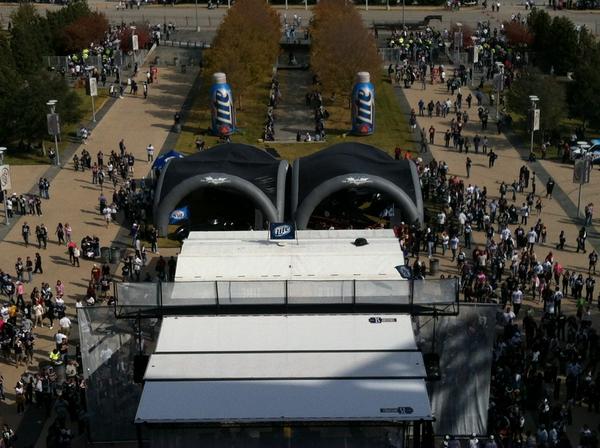batmobiletour's tweet photo. Another birds eye view, this time of @dallascowboys fans swarming the #BatmobileTour http://t.co/TPbVrLKc