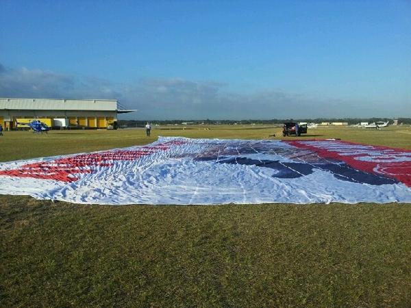 nova969's tweet photo. Wippa's nude banner on the ground ready to lift! http://t.co/8mDAqpZK