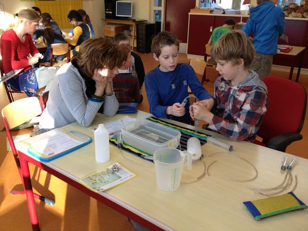 Vanmiddag met de #techniektorens gewerkt! Wat heeft gr 5a <a href="/Korenaer/">BS De Korenaer</a> @skbo_oss genoten!!