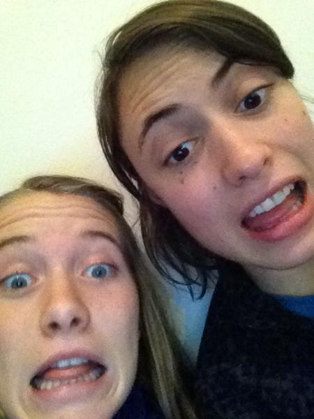 Pasando unha noite de xoves universitario coidanndo da irmanciña <a href="/Mariapenasrey/">María Penas</a>