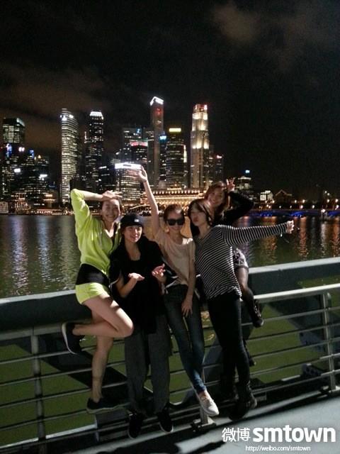 FXloveSG's tweet photo. SMTOWN weibo update: SMTOWN LIVE WORLD TOURⅢ in SINGAPORE 今天的日程结束了! 请大家期待我们明天带来的全新舞台表演~ http://t.co/QevsP5hm
