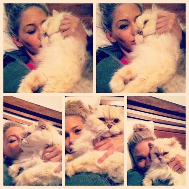 We're madly in love ❤ http://t.co/VAq3E3tU<a href="/tag/sweaterweather"class="tags"><span>#sweaterweather</span></a>