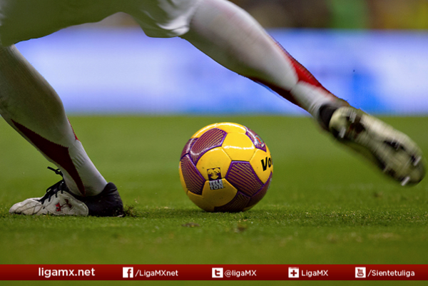 LigaBBVAMX's tweet photo. #Min50 #Ame0 | #Tol0 Ya se juega el 2do tiempo en el #Azteca con el #BalonTeleton. #CaminemosJuntos http://t.co/45S4I9u9
