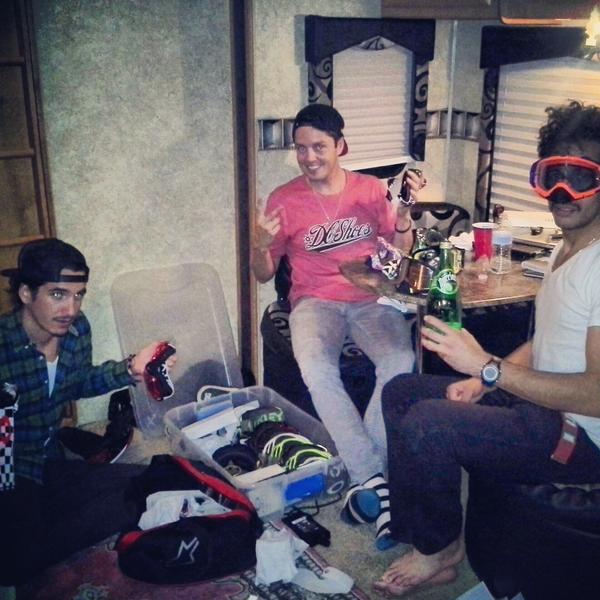 mayra_tin's tweet photo. TeamTYT 3deep setting up goggles for #ADayInTheDirt. #Oakley @nathonverdugo @adamwaheed @Talkmx @aglove http://t.co/VkC95p7S