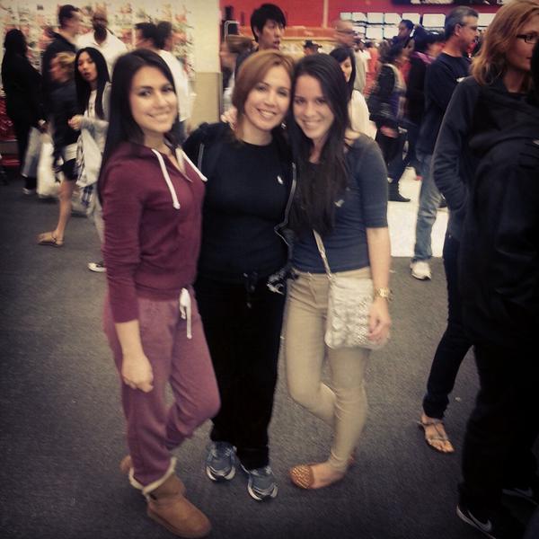 GabyyCorral's tweet image. Black fridaaaaaaaay #scruby #shopping #mom #cousin