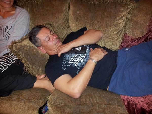 Aartero256's tweet image. That moment when you realize your dad is old...  #tenoclock #bum #crustyoldman #wowdadreally