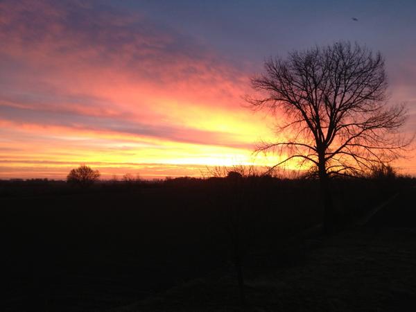 MikePunte's tweet photo. Kekerdom #sunrise @giel3fm http://t.co/dc18BUck