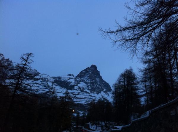 Early morning in Cervinia not a cloud in the sky, is going to be a fabulous day skiing #ski #skiing #Cervinia #Zermatt