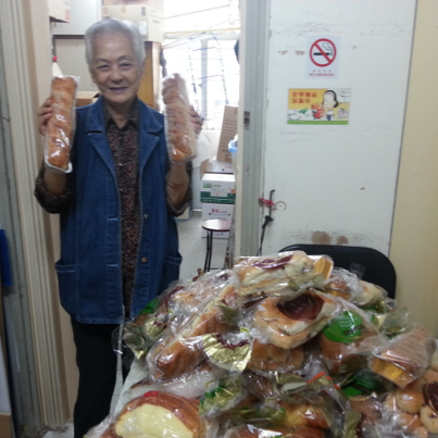 FeedingHK's tweet image. Another Thursday night, another fantastic #BreadRun! Thanks to our wonderful team of #volunteers from Princeton Alumni.