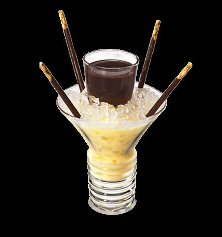 #COCKTAIL - La Création Marie Brizard de Novembre : le Royal Dark White preprod.win-win.com/mercedes/MBVU/…