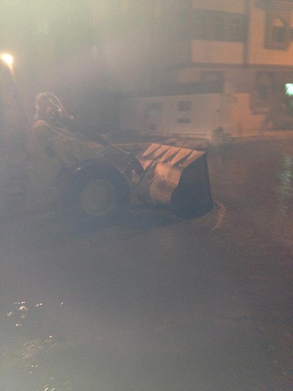 jeddah_info's tweet photo. RT @i_ahmed1400:  اختراع جديده من امانه جده مباشر حي العدل دفع المويا !! http://t.co/9UjQYpIg
#جده