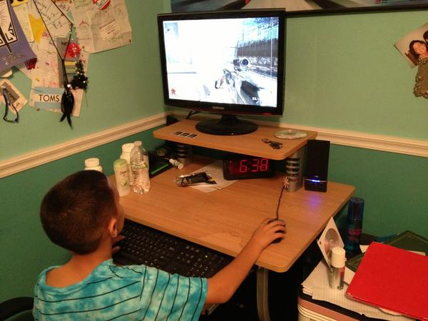 emimonkey's tweet image. Mom yelled at me for showing my 7 year old cousin how to play cod. #shushup