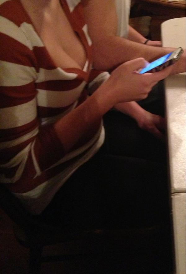 NotRonBurgandy's tweet photo. @CreepShot #creepshot my sister-in-law at #Thanksgiving diner. I'm a scumbag http://t.co/p31QtJTe