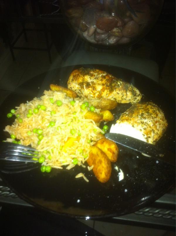WorJonny's tweet image. Double chicken breast Nandos at 11.20 at night? #standardbehaviour