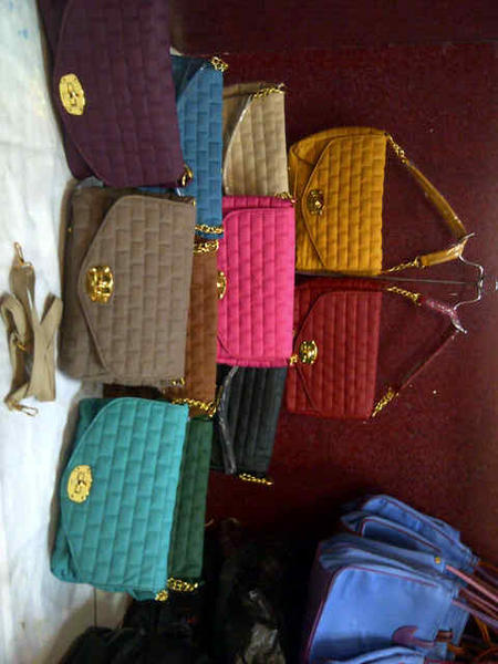moonlightstore's tweet photo. Tas slempang rantai 80rb http://t.co/cAMzMLqe