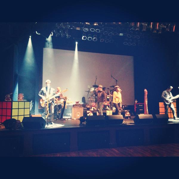 RubixKubeBand's tweet image. #soundchecking for #showcaselive @patriotplace ! Tonight is going to be out of this world! #80strikeback #rubixkubeband