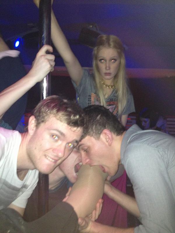 KateBellsLegs's tweet image. KATE BELLS LEG OUT IN FULL FORCE.SHE WANTS YOU! #katebellsleg