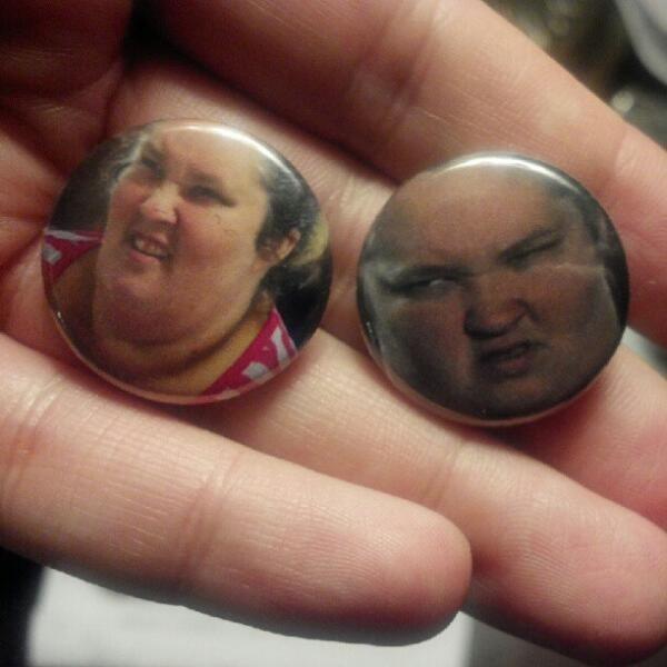 IAmSparta2010's tweet image. Dole my god. #buttonobsession #honeybooboo #redneckignize #bingoface @sadiemccocklin