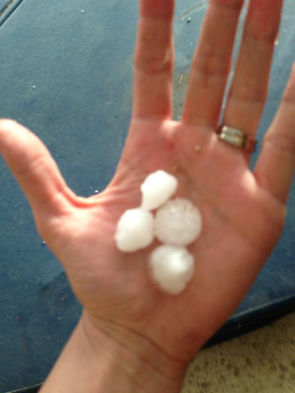 AliMcRoberts's tweet photo. Them some big stones #hail #perth http://t.co/DaBhL1dx