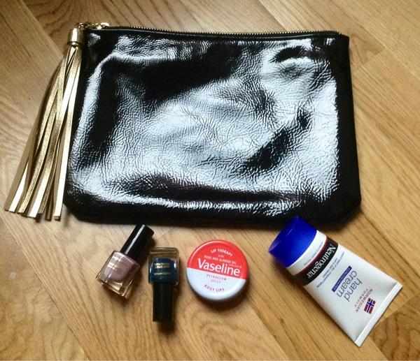editblogger's tweet photo. Belated birthday treats just picked up for the post office @AccessorizeGlam @Maxfactor_uk - thanks, sis! http://t.co/f2EGBJbl