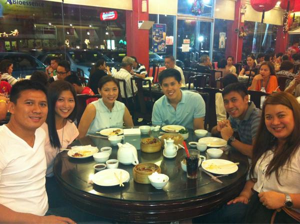 sunbeached's tweet photo. @rixdee @john85D @archiedizon023 @HyperBri @tanyadizon Finally!! #hungrysibs http://t.co/QBA3uZBQ