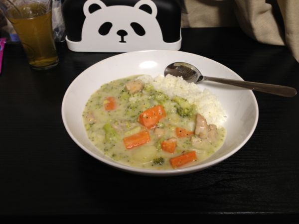 clearwater3104's tweet photo. もらったブロッコリーでクリームシチュー♪( ´▽｀) http://t.co/CRokIvvE