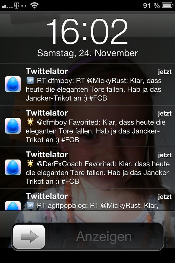MickyRust's tweet image. Hat wohl noch viele Fans, quer durch alle TLs, der #Jancker… #fcb 😀😀
