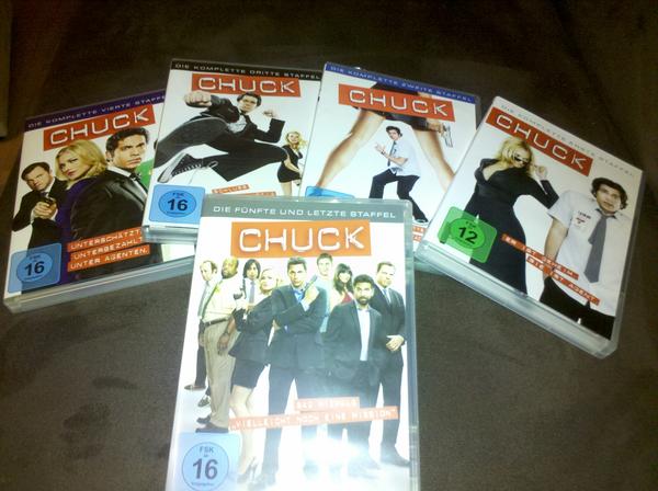 launilein's tweet photo. Yay it's complete! Thanks to the whole team for the great seasons, especially @Y_Strahovski and @ZacharyLevi http://t.co/tAlJe8MH