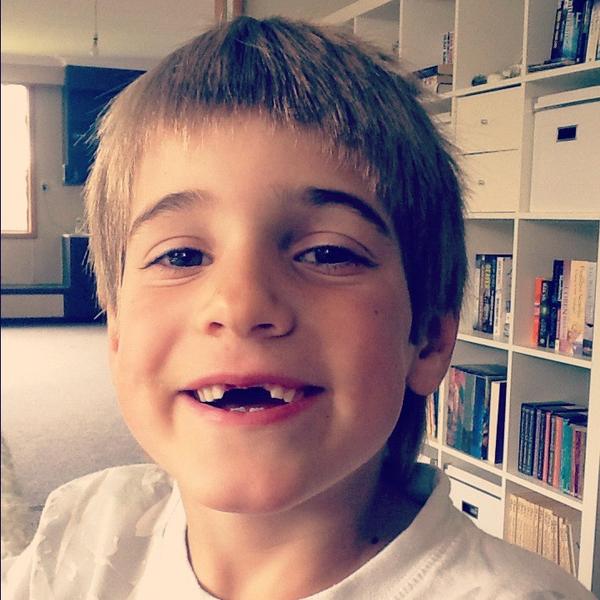 MarcelaneHuwes's tweet image. #christmas #wishes #2frontteeth