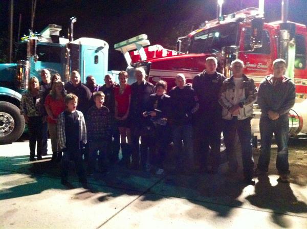 AggressiveTowi1's tweet photo. Family picture both Davis sides an special gust Al quiring and sons :) @QuiringTowing http://t.co/PHg92QDQ
