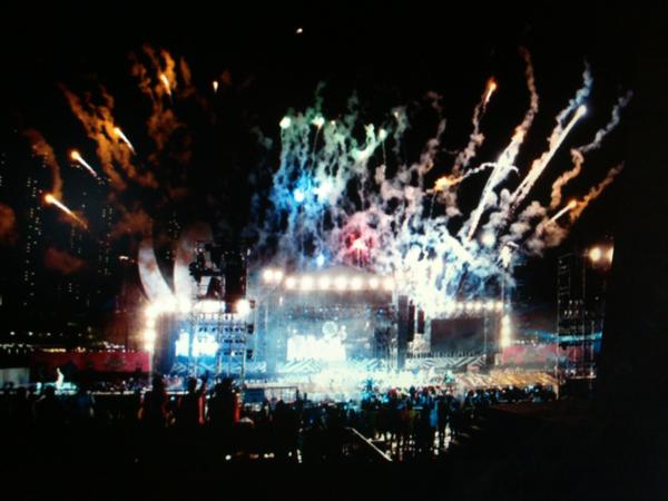 EXOplanet_SG's tweet photo. [SMTOWNSG] [PHOTO] 121123 The ending of SMTOWN in Singapore. http://t.co/Oz9Ln3C0
