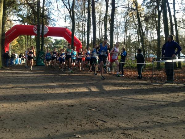 runningnl2's tweet photo. Startkorte cross mannen Warandeloop, gewonnen door Tijs Groen http://t.co/ioibvbDB