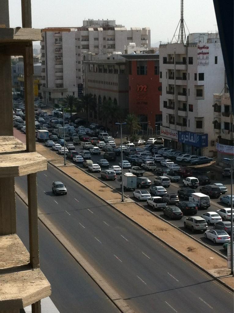جدة الان Jeddahnow Twitter પર ازدحام شديد في شارع فلسطين على مدخل شارع السبعين جدة Http T Co Ewpfxthq بواسطة Waelalandijani