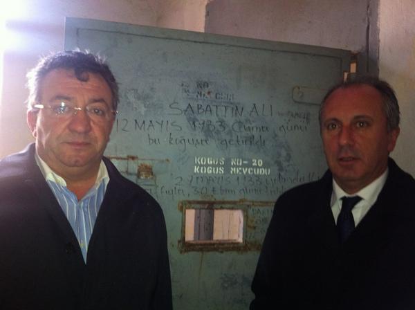 vekilince's tweet photo. Sinop'ta zindanları, tabutluklari, idamliklari geziyorum. Birgün Silivri icin de bu gezileri yapacaklar http://t.co/7jg8TIJU