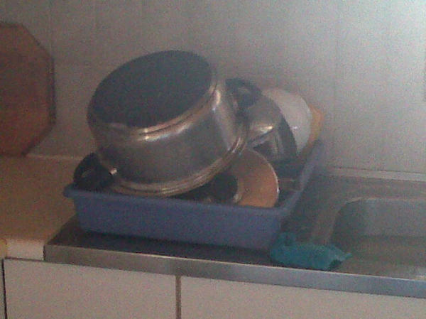 traceyy_ann's tweet image. @ambels_ washing dishes at my house :D #ItsGoingToRain