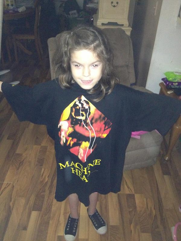 HeadCaseMfnH's tweet photo. @TheGeneralMH her fav shirt. I have to fight with her just so I CAN wear it! http://t.co/p6BmmNng