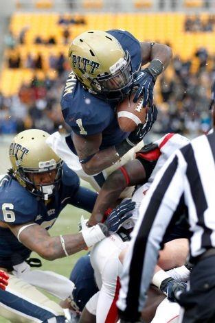 jamwv's tweet image. Pitt game from this Saturday. Those yellow seats are lower level seats mind you. 
#garbageprogram