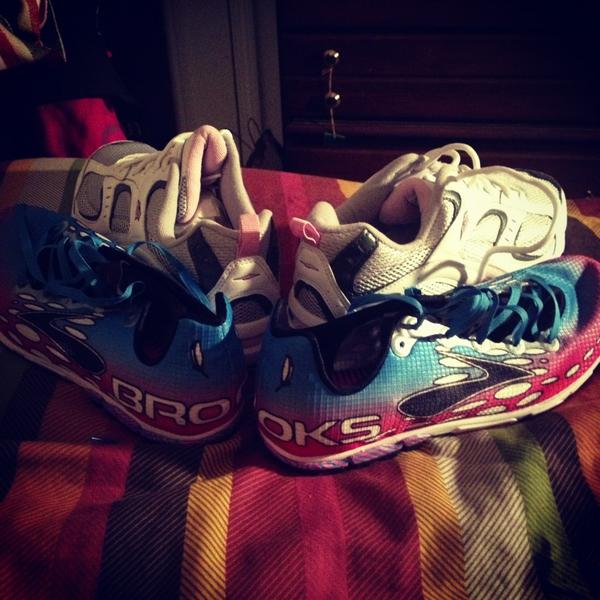 ashley_brooks_3's tweet image. Hung up the wrinkly track uniform , organized the track draws and got my track bag all ready.... #ItsTrackTime 😛